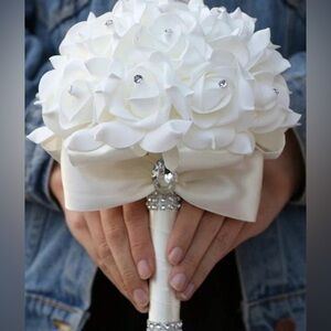 Elegant White Rose Bouquet with Rhinestones